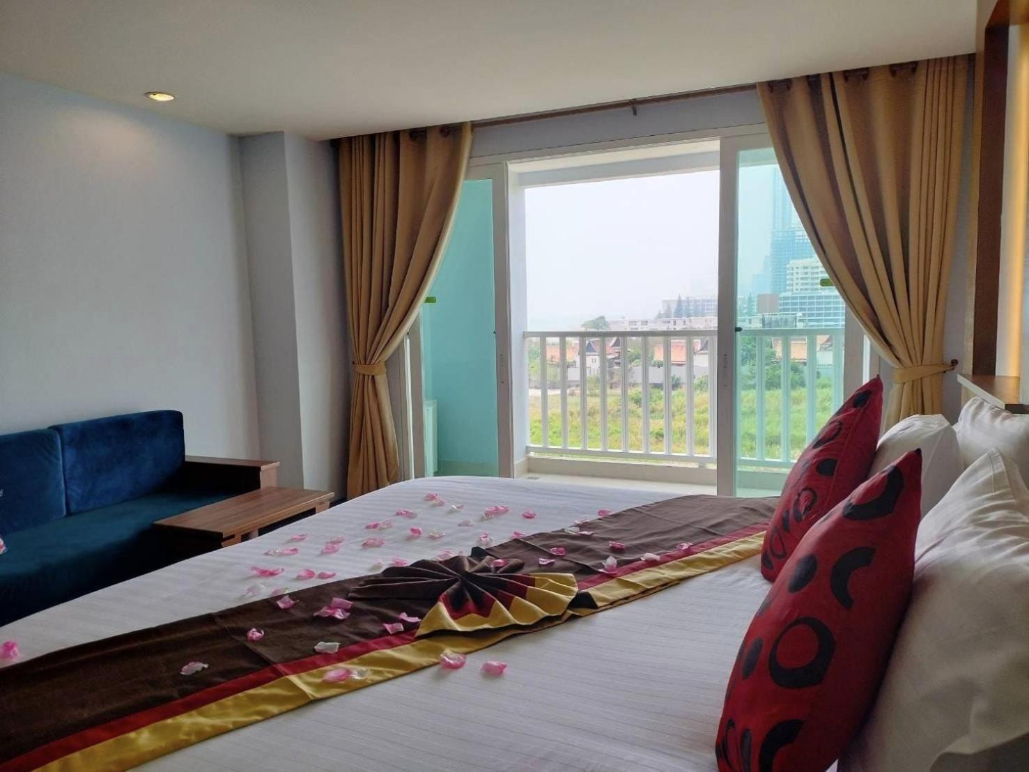 Saisawan Beach Luxury Hotel Na Chom Thian Extérieur photo
